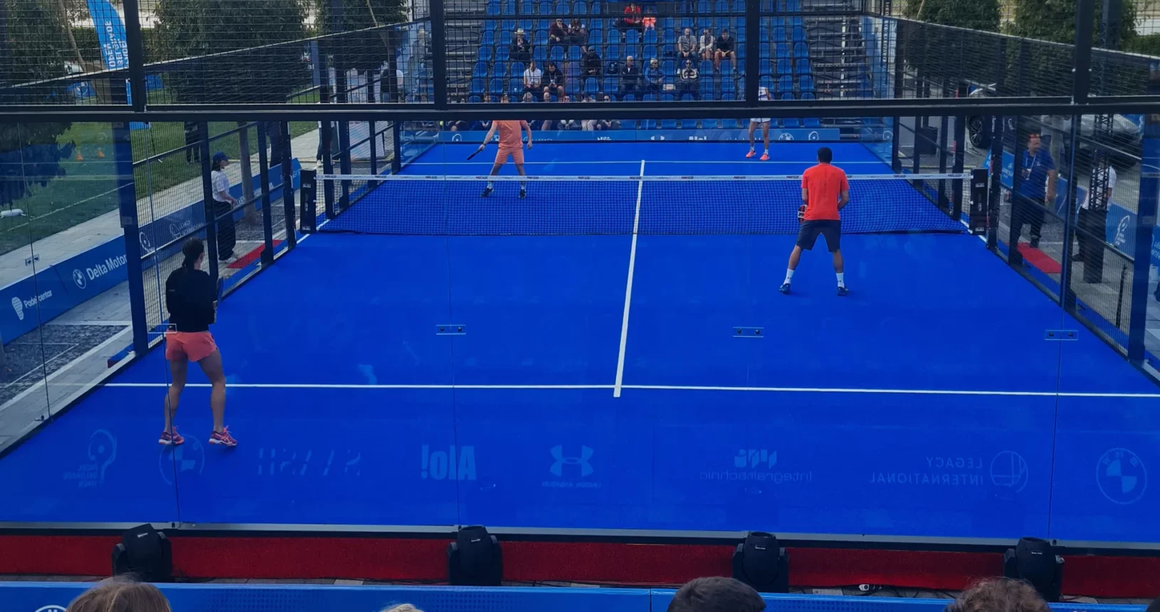 Campo da padel Premier su pedana amovibile a Belgrado