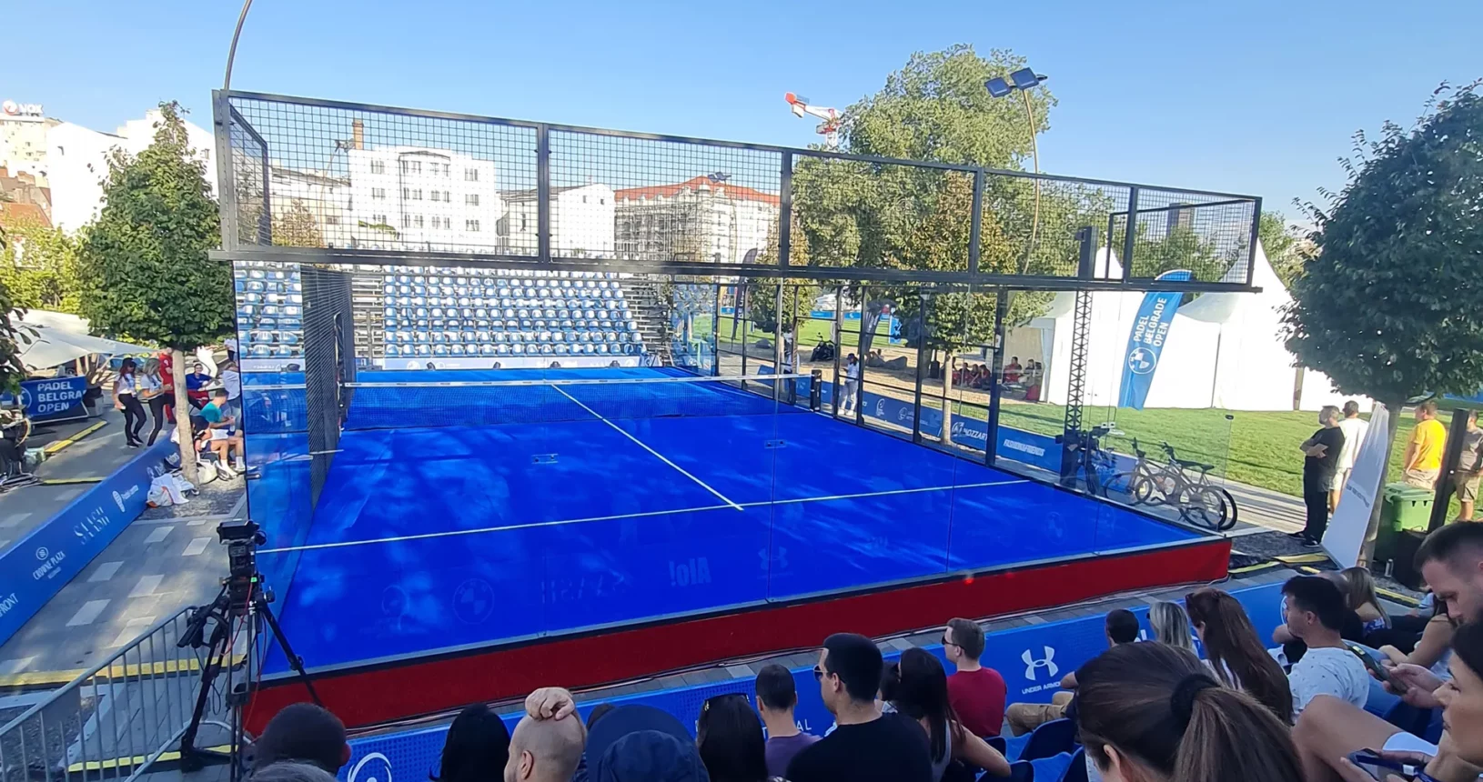 Campo da padel Premier su pedana a Belgrado